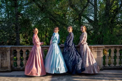 Učenice u rasko&scaron;nim haljinama/Foto: Predrag Uskoković