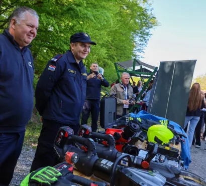 Zanimljivo je bilo i na vatrogasnom &scaron;tandu/Foto: BBŽ