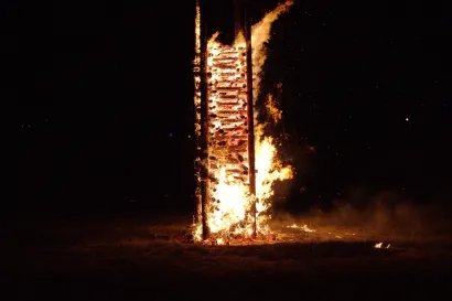 Paljenje tradicionalnog krijesa/Foto: Željko Smrček