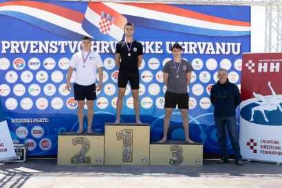 Čazmanac na pobjedničkom postolju/Foto: Hrvački klub Čazma