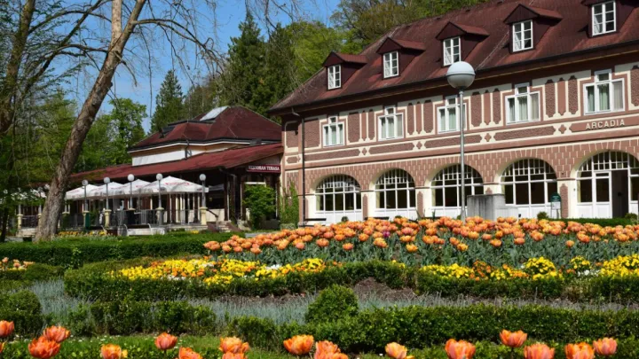 Barokni restoran Terasa nalazi se u prekrasnom ambijentu, u za&scaron;tićenom Julijevom parku, jednom od najljep&scaron;ih u Hrvatskoj/Foto: DT