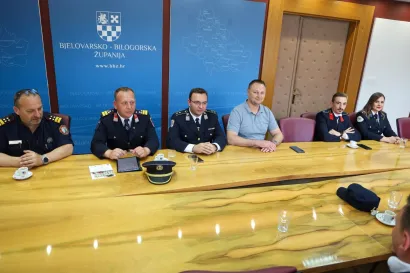Župan je zahvalio vatrogascima na svemu &scaron;to čine/Foto: BBŽ
