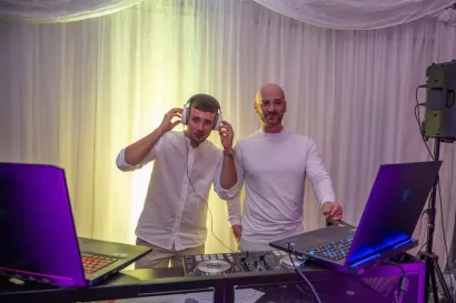 DJ na svadbi uz vjernu tehničku podr&scaron;ku prijatelja Kristijana/Foto: Privatni album