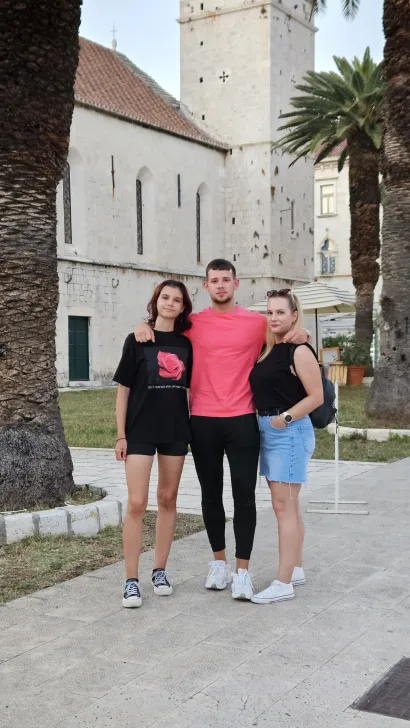 Sa sestrama na moru/Foto: Privatni album