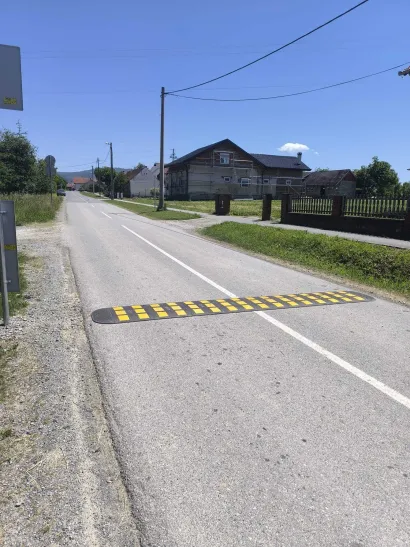 Stigli su i novi usporivači prometa/Foto: Grad Pakrac