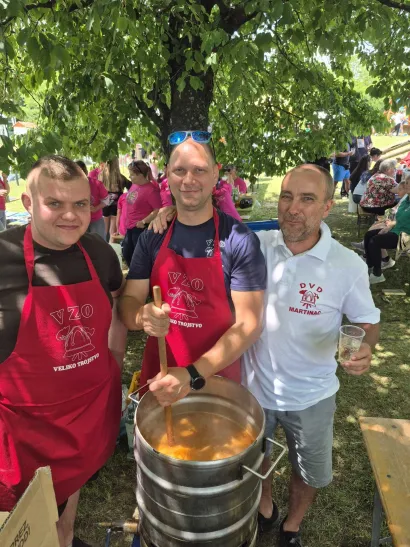 Krčkali su kotlići, a vrijedi kuhari nisu ispu&scaron;tali kuhače iz ruku/Foto: Općina Veliko Trojstvo