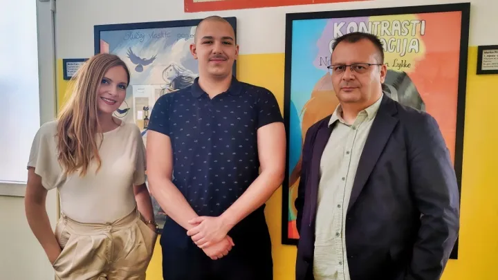Nastavnica Kristina Vidak, Marko Pranić i ravnatelj Robert Marinić/Foto: Privarni album