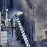 Vatrogasci su spriječili da vatra uni&scaron;ti veliki silos s kemikalijama/Foto: Nikica Puhalo/MojPortal.hr