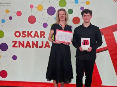 Jon&aacute;&scaron; Stanja Brdar i nastavnica/Foto: Gimnazija Daruvar
