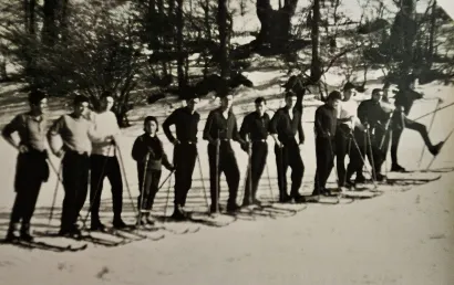 Mrkopalj, skijanje, godina je 1967. Antun je drugi s lijeva/Skijanje na Foto: Privatni album