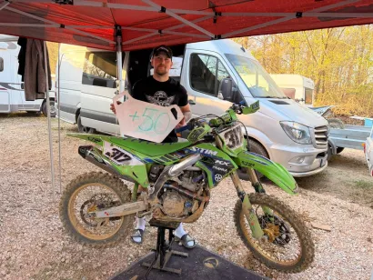 Matej kraj motora na kojem niže pobjede/Foto: Privatni album