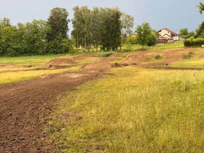 Iza kuće je uredio vlastitu stazu za motocross/v