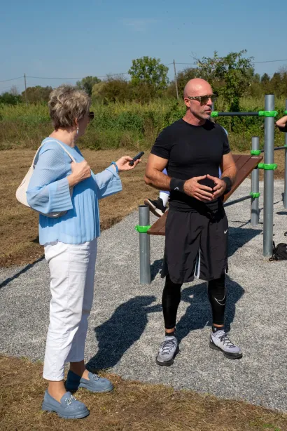 Drago Ambro&scaron; je sa studentima kineziologije prezentirao vježbe na novouređenom parku za vježbanje/Foto: Grad Daruvar/Predrag Uskoković