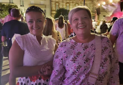 Saborska zastupnice Anamarija Blažević s kumom na rockabillyju u Daruvaru/Foto: Nikica Puhalo/MojPortal.hr