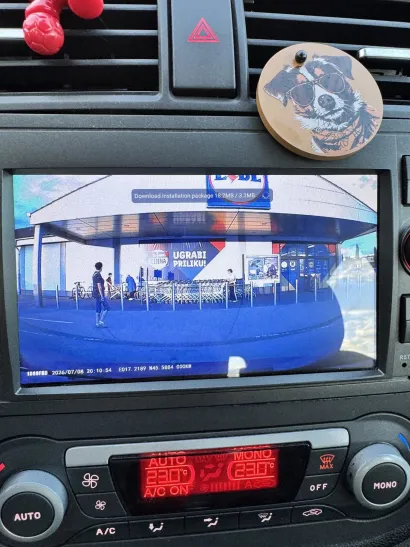 Netko ga je ba&scaron; mazio: Ford C-Max iz 2007. na na&scaron;em oglasniku krcat tehnologijom novijom od njega