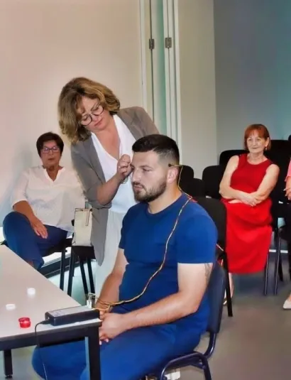 Program je realiziran u suradnji s tvrtkom Pamel, čiji su predstavnici Milica, Paulina i Marko Pavić, sudionicima predstavili teorijske osnove te praktičnu primjenu biofeedback i neurofeedback tehnologija u suvremenoj rehabilitaciji/Foto: Veteranski centar Daruvar