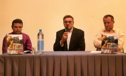 Josip Straga (u sredini) na promociji knjige "Kako se branio Lipik" s autorima Brankom Križanom (lijevo) i Stjepanom Benkovićem (desno)/Foto: Compas 