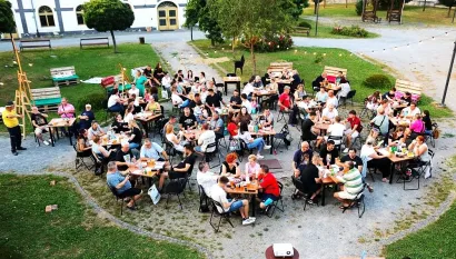 U dvori&scaron;tu Janković okupilo se stotinjak kviza&scaron;a/Foto: Pakrački list 