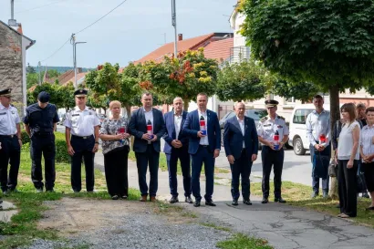 Predstavnici vlasti stigli su odati počast(Foto: Predrag Uskoković
