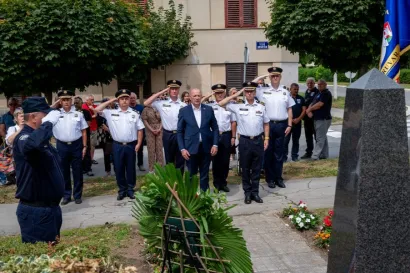Među okupljenima je bio i ministar branitelja/Foto: Predrag Uskoković