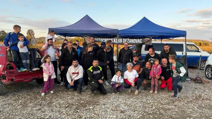 Ljubiteli oktana iz Dežanovca na okupu/Foto: Privatni album