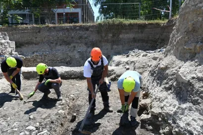 Arheolozi u kaciji/Foto: Gradski muzej Pakrac