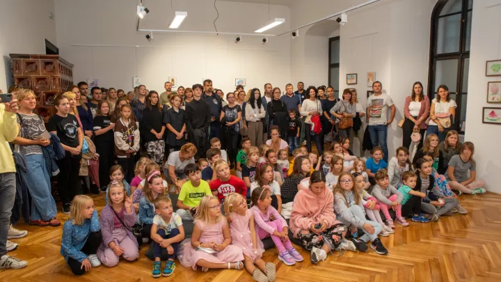 Mno&scaron;tvo Daruvarčana do&scaron;lo je na otvorenje izložbe dječjih likovnih radova/Foto: Grad Daruvar