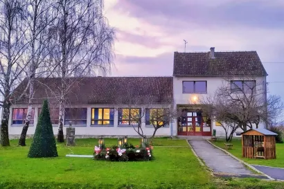 Područna &scaron;kola prije obnove/Foto: Privatni album