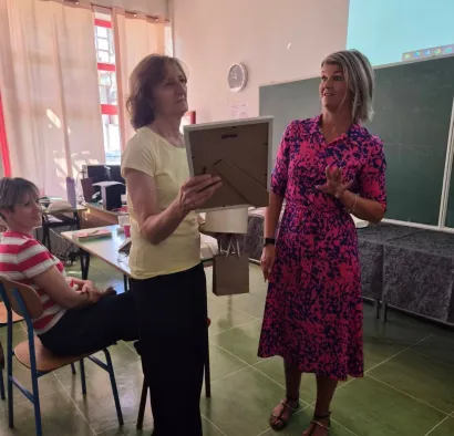 Prof. SIlvija je dobila i zahvalnicu/Foto: ET&Scaron; Daruvar