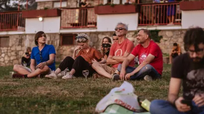 Darko Rundek uživa na Omanovcu nekoliko sati uoči koncerta/Foto: Antonio Pej&scaron;a/PHI Media