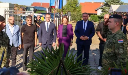 Herojima su se poklonili i lokalni dužnosnici/Foto: BBŽ