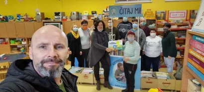 Mario Blaha s ekipom predao je OSIT-ovnicu Dječjem odjelu knjižnice/Foto: Facebook OSIT Mario