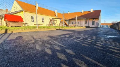 Če&scaron;ki dječji vrtić u Končanici napokon ima novi asfalt/Foto: Vladimir Bilek