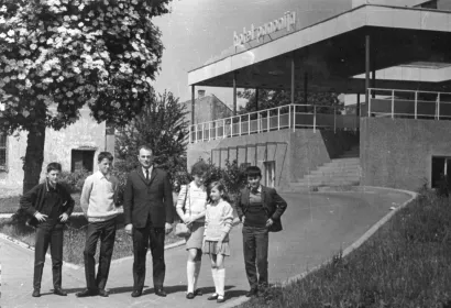 Sa filmskom ekipom iz osnovne &scaron;kole/Foto: Privatni album