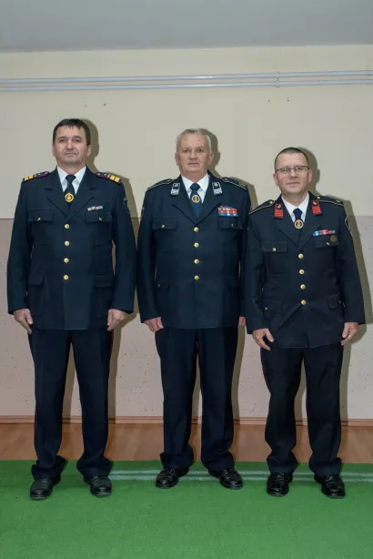 VZ Daruvar, zapovjednik Zdenko Brandeis, predsjednik Vlado Horvat i tajnik Damir Juri&scaron;ić/Foto: Monografija "Daruvarski vatrogasci - 140 godina DVD-a Daruvar