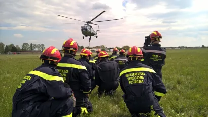 Uvježbavanje rada s helikopterom/Foto: Monografija "Daruvarski vatrogasci - 140 godina DVD-a Daruvar