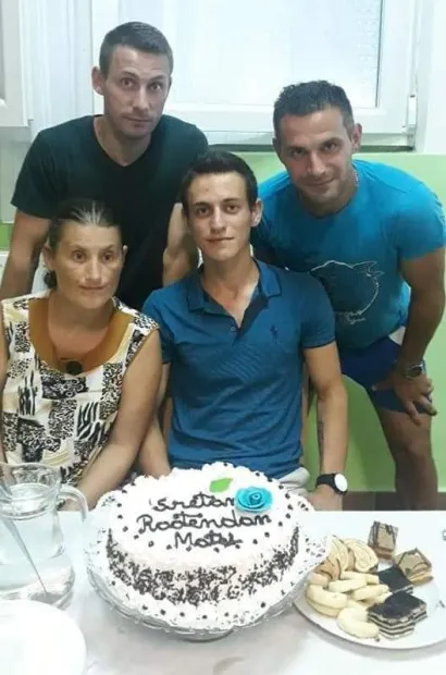 Braća su velika podr&scaron;ka Aidi/Foto: Privatni album