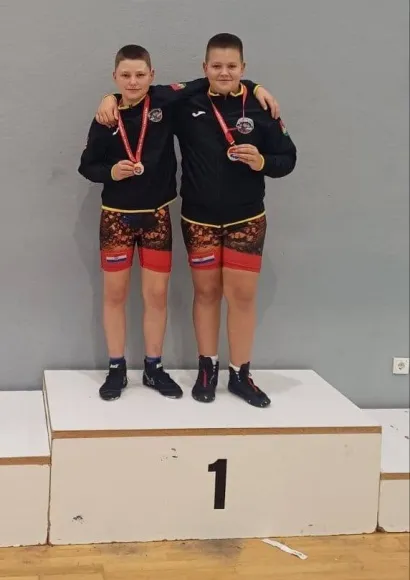 Državni prvaci sa svojim medaljama/Foto: Hrvački klub Čazma