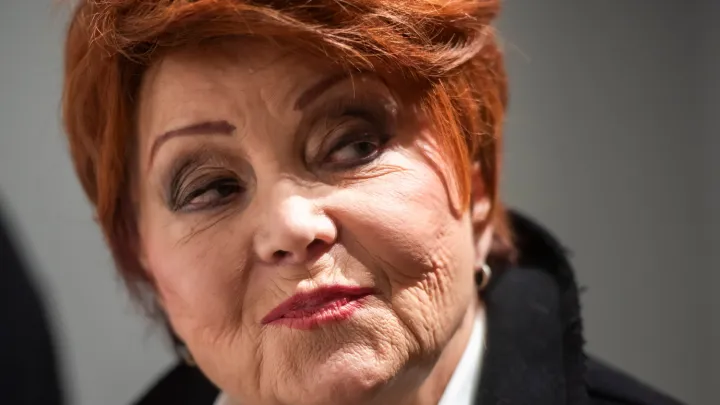 Zagreb, 121225.Legendarna glazbenica, pjevacica Zdenka Kovacicek predstavila je u Galeriji Kranjcar svoju biografiju Slobodna kao macka.Na fotografiji: Zdenka Kovacicek.Foto: Darko Tomas/CROPIX