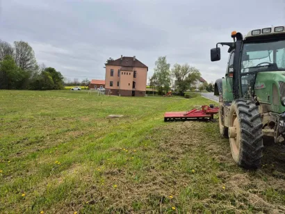 Uređenje okoli&scaron;a oko područne &scaron;kole/Foto: Privatni album