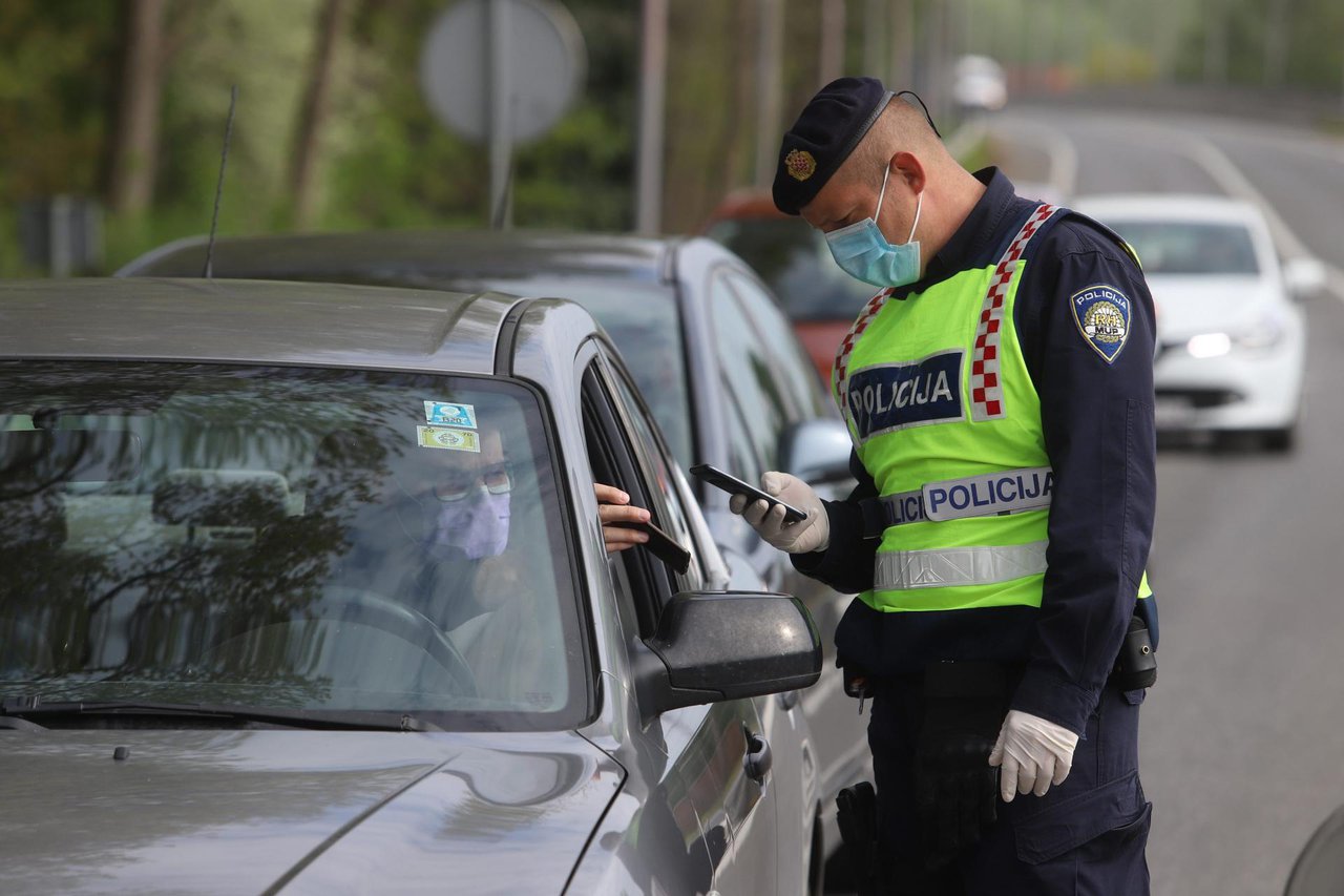 Fotografija: Policija će na punktovima između županija dežurati od 0 do 24/Foto: Željko Hajdinjak/CROPIX