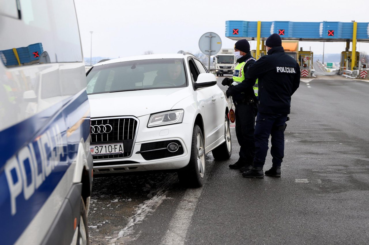 Fotografija: Policijska patrola kod naplatnih kucica/Foto: Željko Hajdinjak/CROPIX