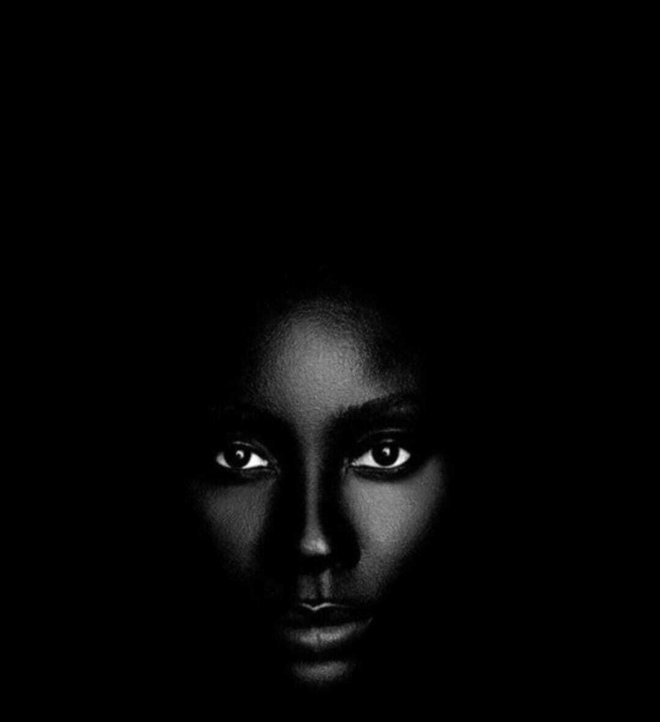 Pogled Afrikanke/ Foto: Zdenka Zvonarek