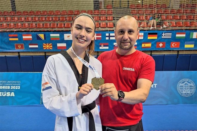 Ela s trenerom Ivanom Daskijevićem/Foto: Taekwondo klub Omega