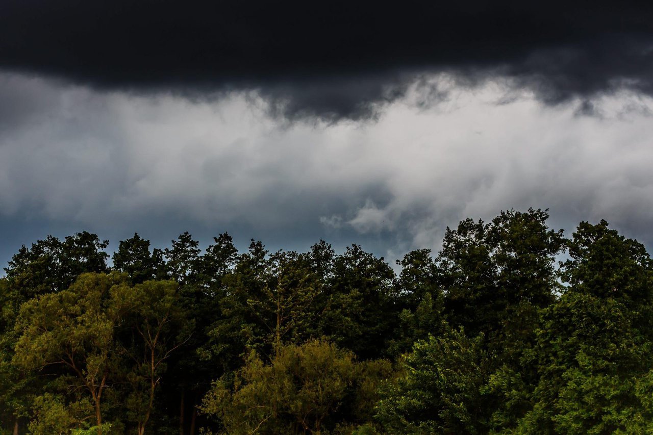 Fotografija: Pljuskovi i grmljavina mjestimice će biti jače izražen praćeni obilnom oborinom, jakim i olujnim vjetrom, ponegdje i tučom/Foto: Zvonimir Barisin/CROPIX (Ilustracija)