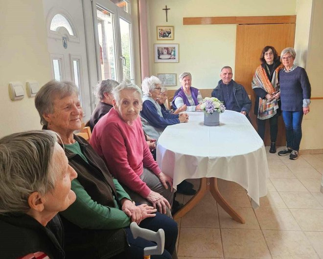 Anu i njezine bake u Domu je posjetio i brat Ulrich, redovnik ekumenske zajednice iz Taizéa/Foto: Privatni album