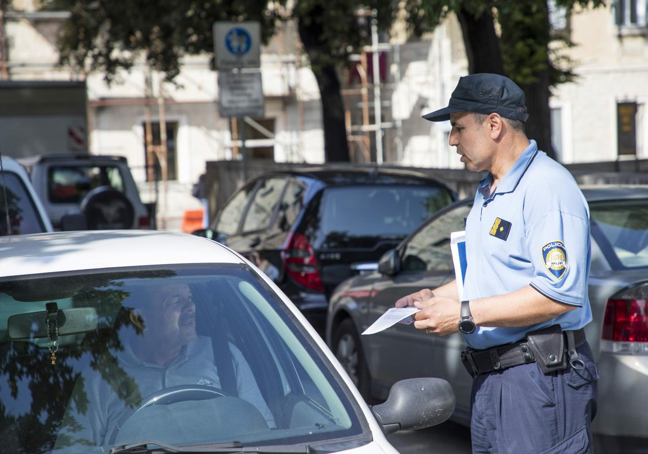 Fotografija: Policajci kreću pojačano nadzirati kretanje i parkiranje dostavnih vozila/Foto: Vojko Bašić/ CROPIX (ilustracija)