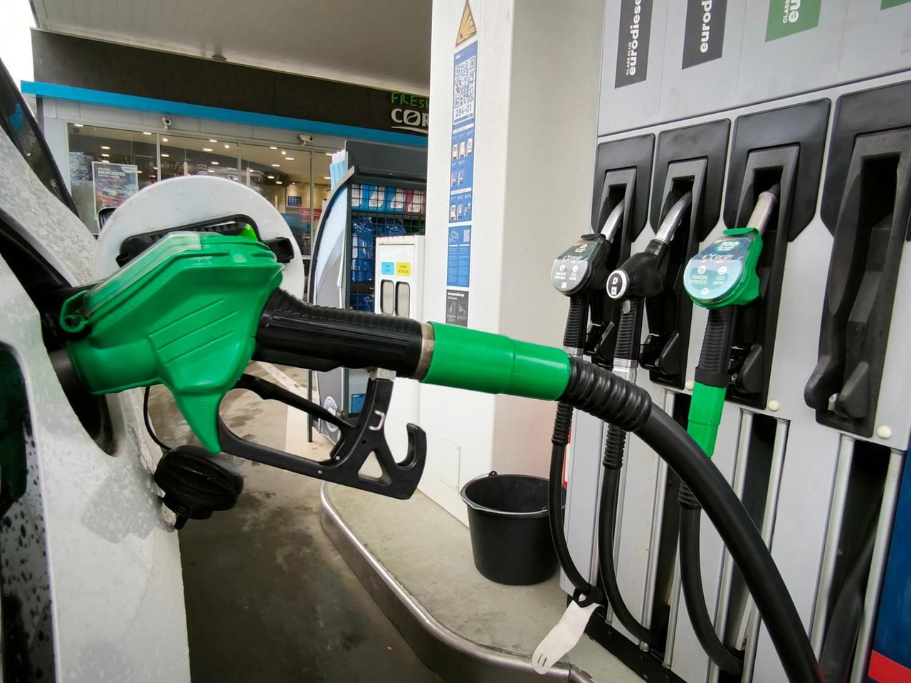 Fotografija: Od ponoći vrijede nove cijene goriva na benzinskim postajama/ Foto: Zeljko Hajdinjak/CROPIX