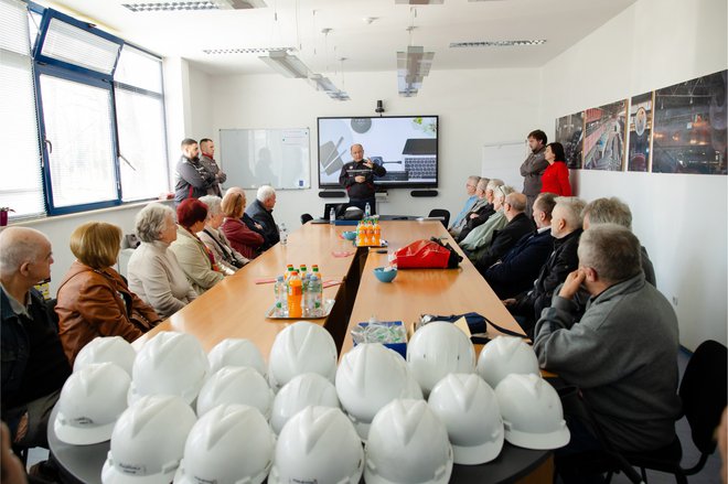 Prije obilaska pogona članovima Društva održana je prezentacija o proizvodnim procesima i zaštiti na radu/Foto: ABS Sisak