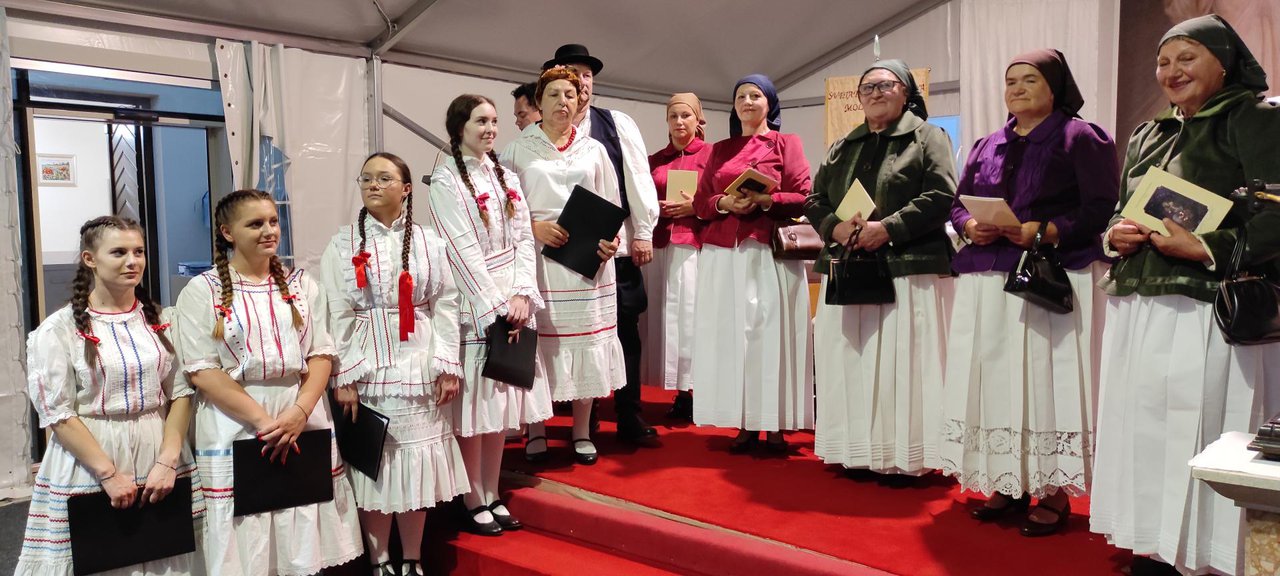 Fotografija: Izvođači tradicionalno nastupaju u narodnim nošnjama/Foto: Martina Čapo
